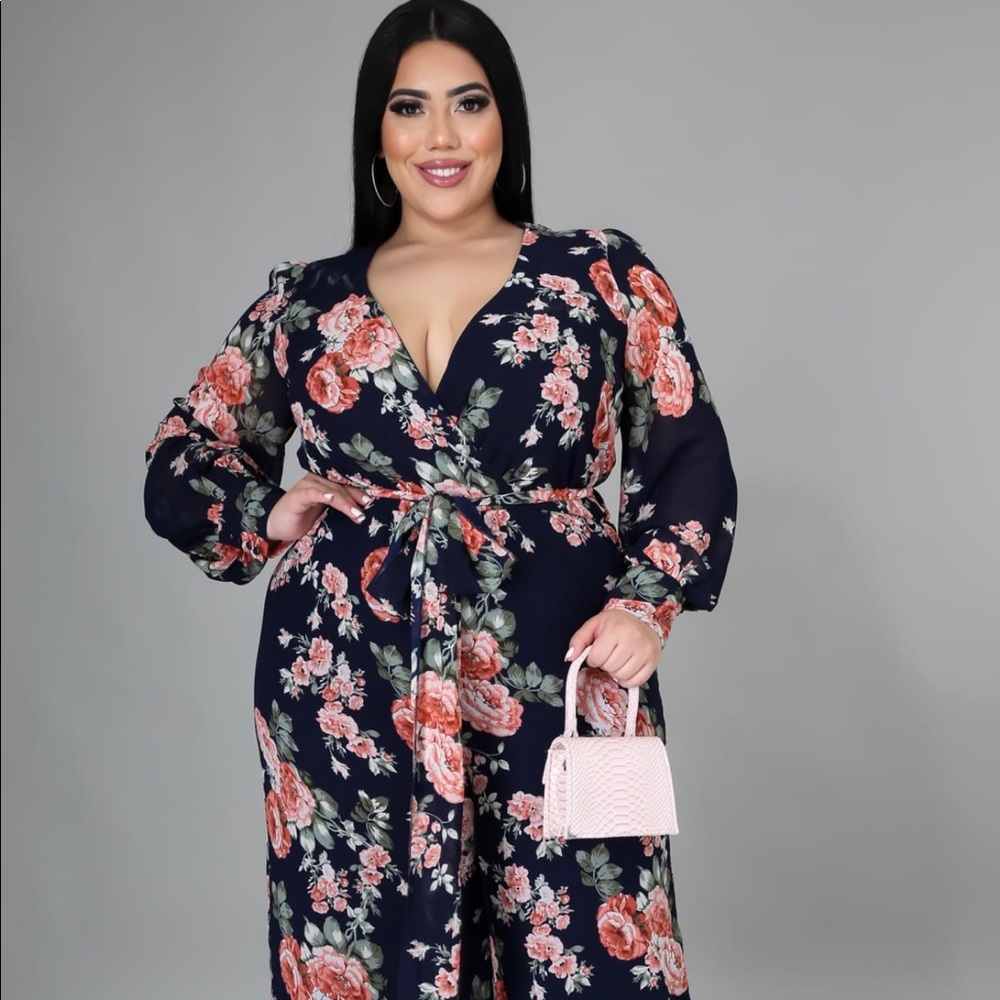 NWOT Springtime floral romper plus size 1x & 3xl. Brunch or dinner attire.